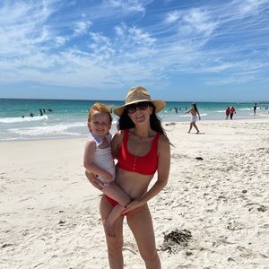 Meet your Posher, Elaine